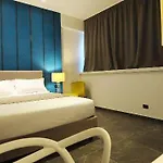 Up Wellness & 4*