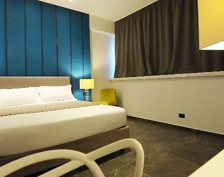 Up Wellness & 4*