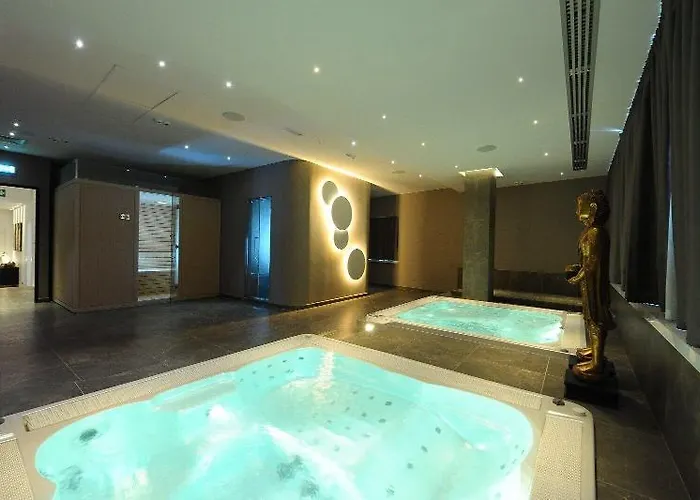 מלון Up Wellness &