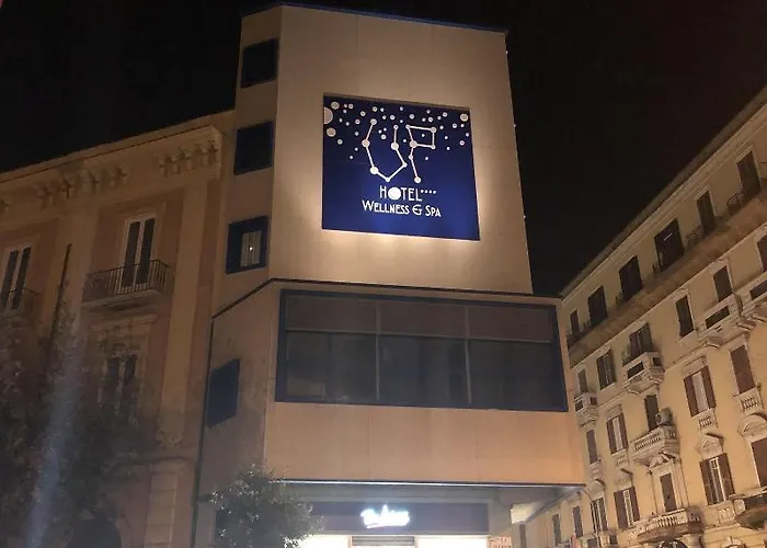 Up Wellness & מלון