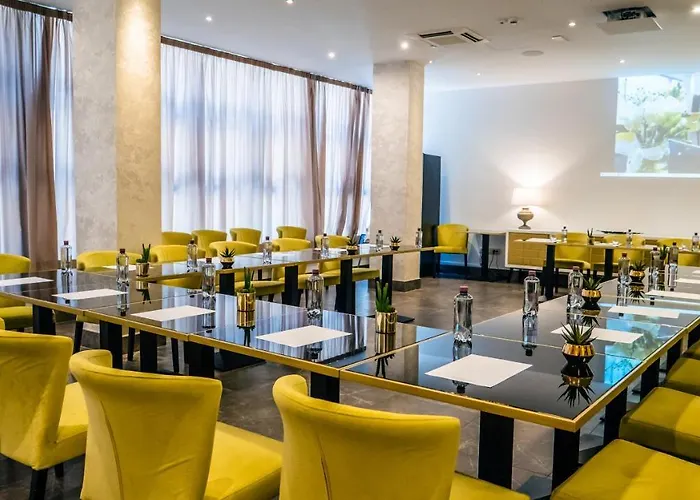 Up Wellness & מלון