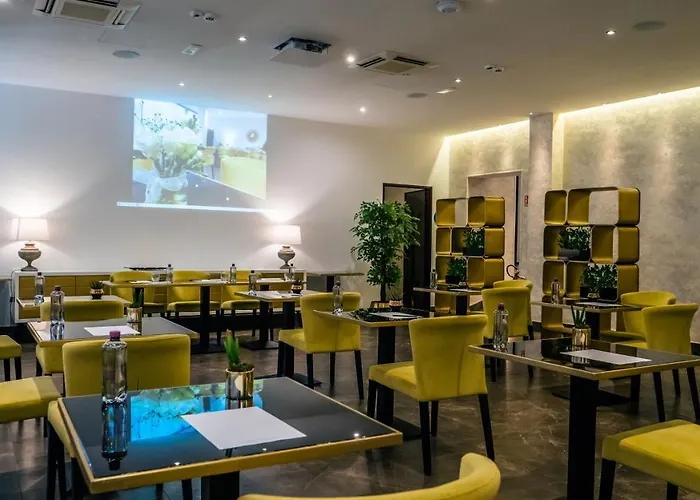 מלון Up Wellness &