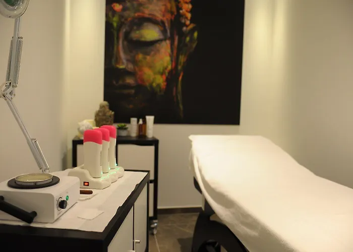 מלון Up Wellness &